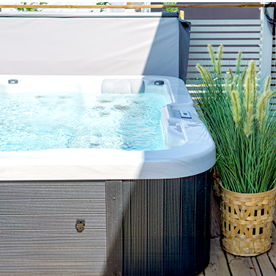 Outdoor hot tub with plants